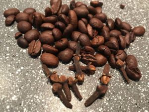 Kaffeebohnen Nelken